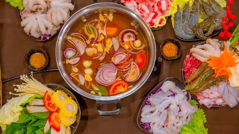 nồi lẩu thập cẩm đầy đủ món