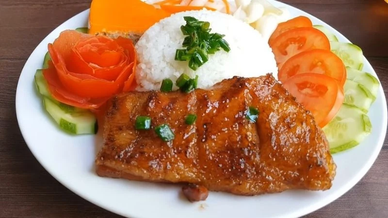 dĩa cơm tấm sườn bì chả