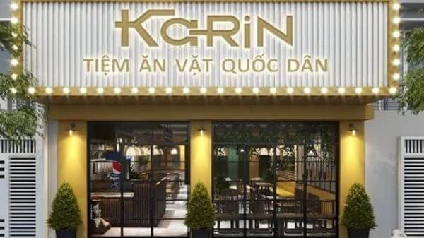 quán ăn nhỏ có biển hiệu hoạt động