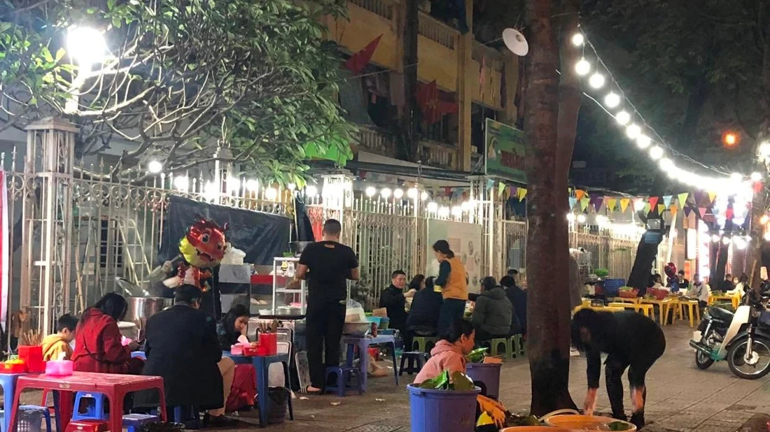 quán ăn vỉa hè buổi tối