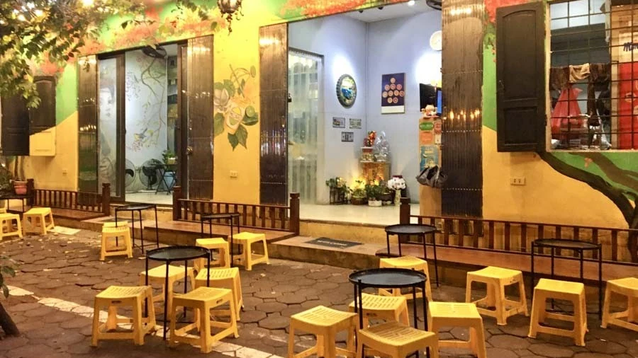 quán ăn bình dân đang hoạt động