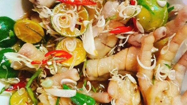 chân gà ngâm sả tắc ớt