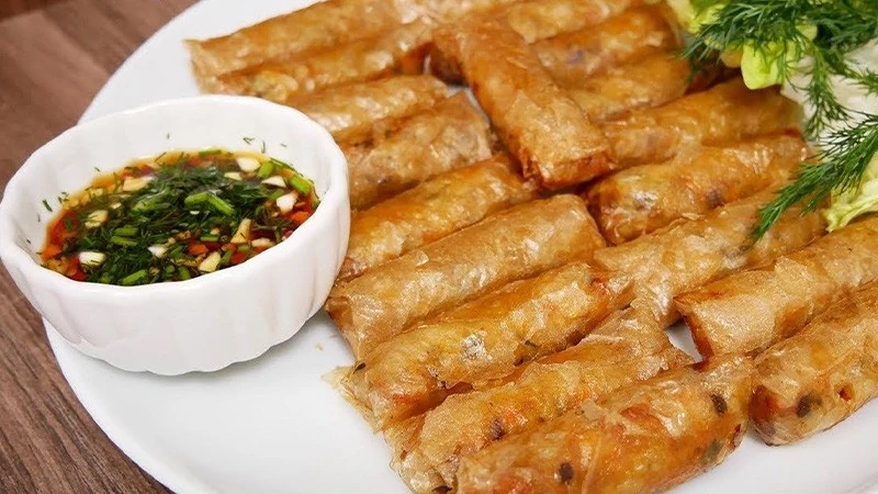 chả giò chiên giòn vàng