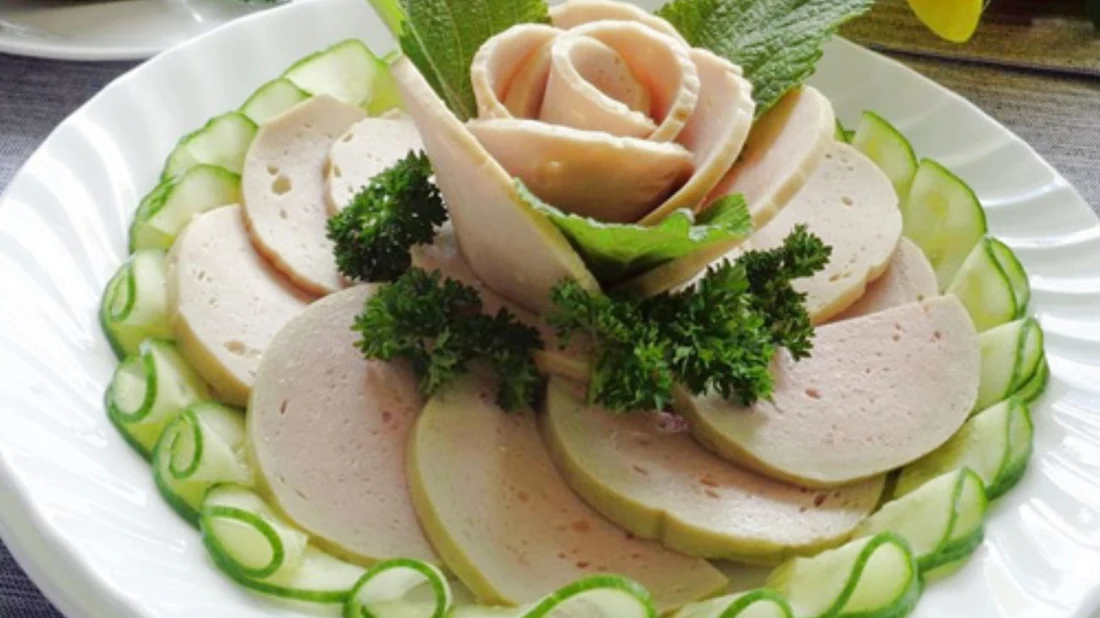 chả lụa cắt lát