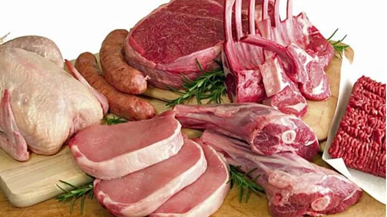 các loại thịt tươi sống bày biện